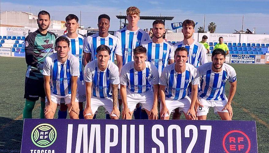 Formación inicial del Bollullos en su partido de este domingo ante el Ciudad de Lucena. / Foto: @bollulloscf1933.