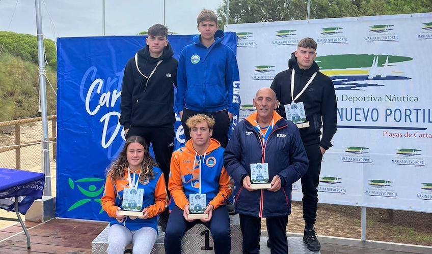 Representantes del CN Huelva en la V Travesía a Nado del Río Piedras celebrada en Club Náutico Nuevo Portil. / Foto: @CNHUELVA.