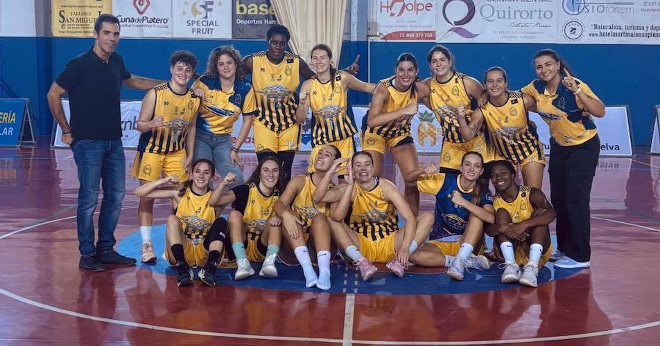 El Ciudad de Moguer, con Andrés Gómez como nuevo entrenador, derrotó el sábado al CD Gines Baloncesto en el pabellón 'Platero'. / Foto: @CBCMoguer.