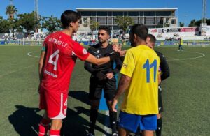 Prolegómenos del partido entre el Conil y La Palma que concluyó con un claro 4-0 para los conileños. / Foto: Conil CF.