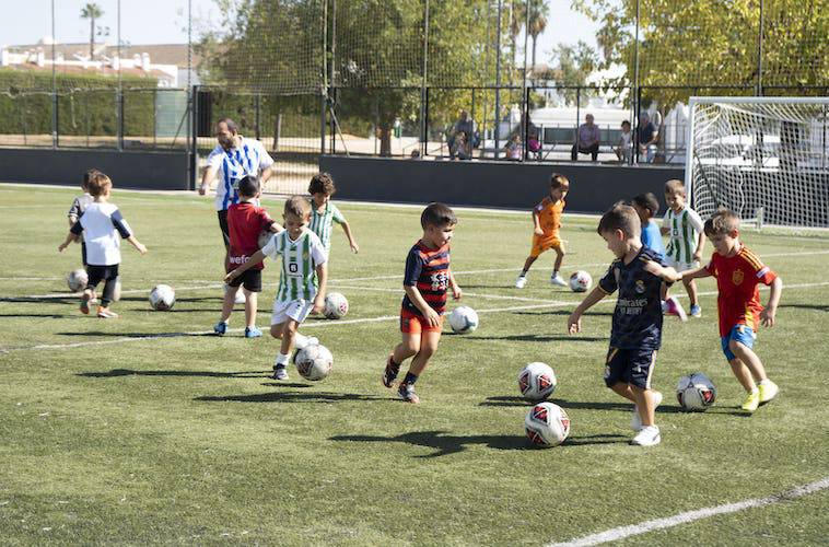 Almonte ha puesto marcha el curso 2024-25 de las Escuelas Deportivas Municipales que cuentan con un millar de inscritos.