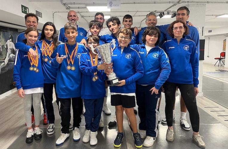 Representantes del Club Esgrima Huelva que han participado con brillantez en el Torneo Abierto Andalucía Occidental de la FADE. / Foto: @EsgrimaHuelva.