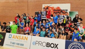 Foto de familia de los vencedores en el torneo de San José de La Rinconada, con tres representantes del IES La Orden entre ellos. / Foto: @CBIESLAORDEN.