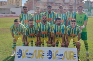 Formación inicial del Isla Cristina en su partido ante el Cabecense a quien derrotó por 2-1 en la matinal del domingo. / Foto: @IslaCristinaFC.