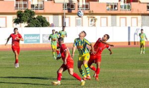 Con la intención de puntuar viaja el Isla Cristina a Trebujena para medirse con el Algaida. / Foto: M. Ruiz / @IslaCristinaFC.