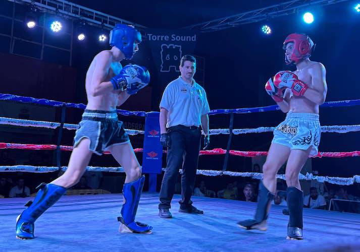 El III Trofeo Colombino de Kick Boxing celebrado en Aljaraque, que reunió a 54 competidores, fue todo un éxito.