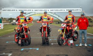 Los representantes de España en el Supermoto de las Naciones 2024 disputado este pasado fin de semana en el circuito de Carole en París.