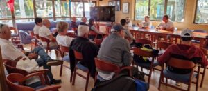 Imagen de la reunión de patrones en el Club Deportivo Náutico Punta Umbría, acto previo al inicio de la prueba deportiva.