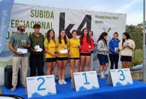 Las componentes del Tartessos en el podio con su oro en la Taça Internacional de Odemira. / Foto @tartessosrema.