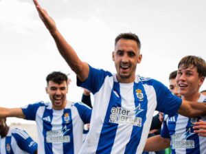 Al transformar un penalti Pablo Caballero fue el autor del gol que, a la postre, significó la primera victoria de la temporada del Recre. / Foto: @recreoficial.