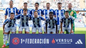 Formación de salida del Recre en su partido de este domingo en el Nuevo Colombino ante el Alcorcón. / Foto: @recreoficial.