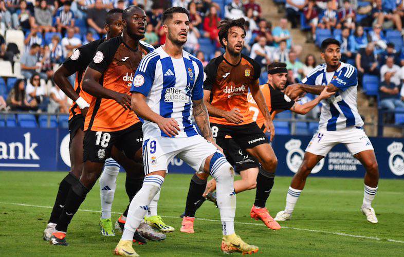 El Recre vuelve a empatar en casa, esta vez con el Fuenlabrada, en un partido en el que lo mejor lo hizo en el primer tiempo. / Foto: @recreoficial.