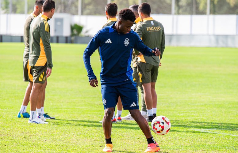 Nico Njalla durante el último entrenamiento del Recre preparando el compromiso liguero del domingo ante el Alcorcón. / Foto: @recreoficial.