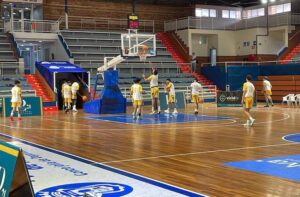 El Reental Aljaraque espera hacerse fuerte en su cancha y superar la mínima renta del Huelva Comercio para adjudicarse la Copa Diputación de la Tercera FEB. / Foto: @HuelvaComercioL.