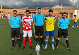 Prolegómenos del partido en el 'Manuel Macario' entre el Rociana y el Cádiz Balón. / Foto: CD Rociana.