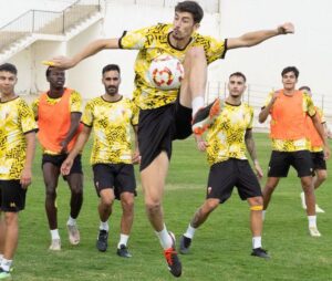 Los jugadores del San Roque en uno de los entrenamientos de esta semana preparando su partido en la matinal del domingo con el Utrera. / Foto: @SanRoqueLepe.