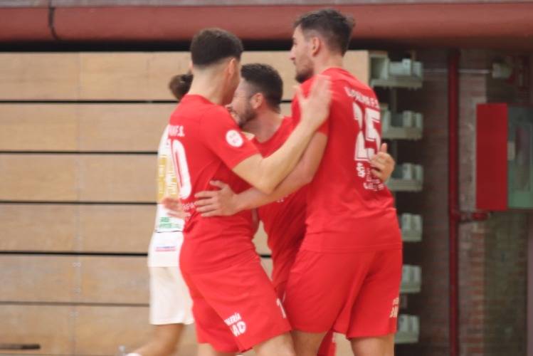 Sensacional triunfo del Smurfit WestRock en la pista del Olímpic de Triana en partido de la Tercera División de fútbol sala. / Foto: @LaPalmaFS.