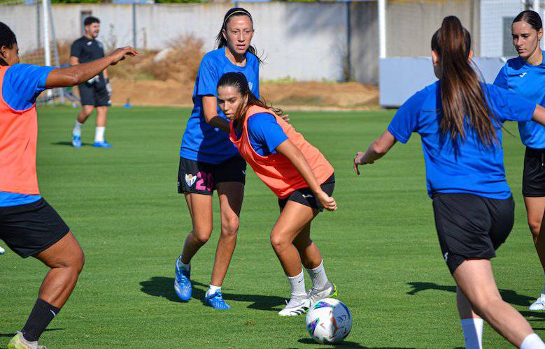 Las onubenses han preparado con ganas el partido de este domingo por la mañana en Valdebebas ante el Real Madrid B. / Foto: @sportinghuelva.