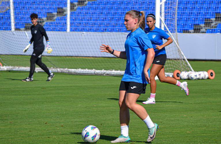 El Sporting de Huelva sigue trabajando en busca de una mejor puesta a punto que le permita por fin ganar un partido. / Foto: @sportinghuelva.