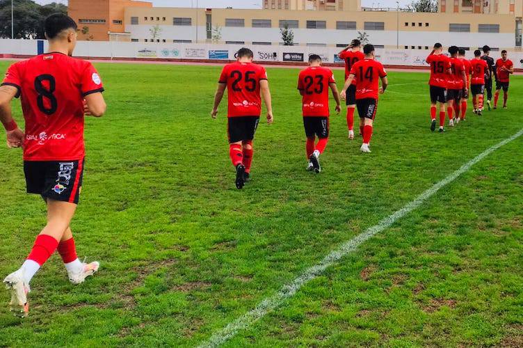 El Ayamonte de Paco Amate se conjura para ganar en casa al Cabecense y comenzar la reacción en la tabla. / Foto: @IslaCristinaFC.