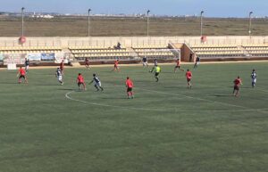 Neta superioridad del Dos Hermanas CF 1971 ante un Ayamonte que evidenció sus carencias. / Foto: @FranOliva1993.