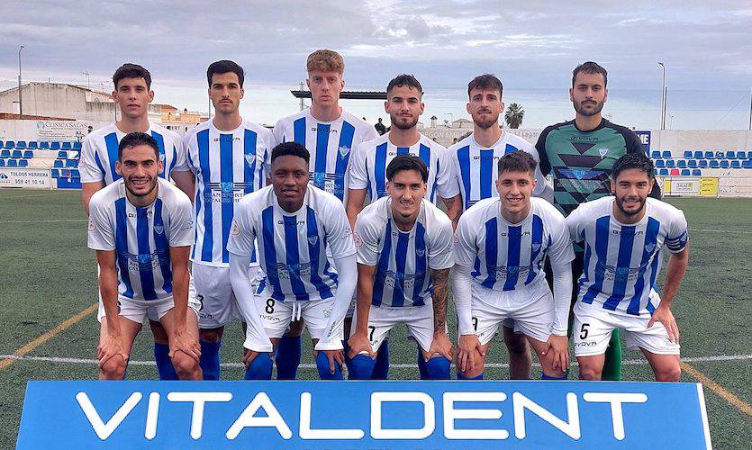 Formación inicial del Bollullos ante el Atlético Central, la misma que dispuso Antonio Calle en Puente Genil. / Foto: @bollulloscf1933.