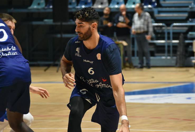 Manu Vázquez, que se estrenó el martes en la Copa de España, debutará en la Liga este sábado ante el Lobe Huesca La Magia. / Foto: CD Huelva La Luz.