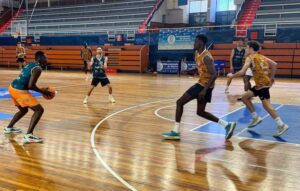 El Huelva Comercio LRi21 Viridis, en el que ya podrá debutar Daniel William, ha preparado a fondo su partido del domingo en la cancha del San Antonio Cáceres. / Foto: @HuelvaComercioL.