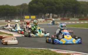 El medio centenar de equipos participantes lo dieron todo en la pista en su pugna por la victoria y se vivieron diez trepidantes carreras. / Foto: FAA.