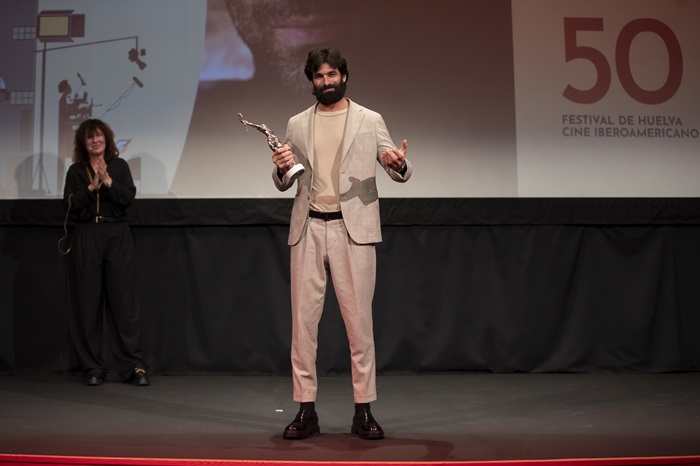 Se declara “un enamorado” de Huelva y de su Festival El actor recogió el Premio Luz de la 50 edición del Festival de Huelva ayer domingo en el Gran Teatro.