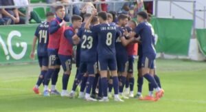 Los jugadores del Recre celebran el gol de Caye Quintana de penalti que supuso el empate, a la postre definitivo. / Foto: Captura imagen FEF TV.