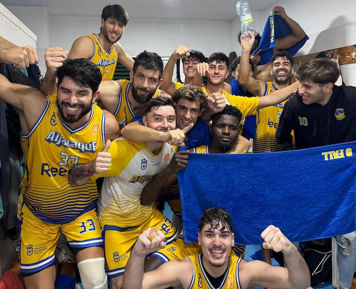 Los jugadores del Reental Aljaraque, muy contentos al final del partido por su victoria tan convincente ante el San Antonio Cáceres. / Foto: Reental Aljaraque.