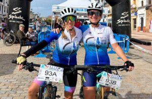 En féminas ganó la pareja formada por Marga Porrero e Isabel Illangua (Expobike), que también se impuso en la crono el día anterior.