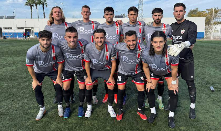 Formación inicial del Rociana en su partido del domingo en el feudo del UP Viso, donde perdió por 2-1. / Foto: CD Rociana.