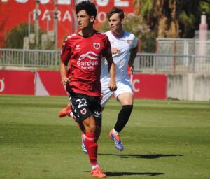 Regresar a la senda del triunfo ganando al filial del Recre, el reto del Cartaya en el derbi del domingo. / Foto: @juaanng07.