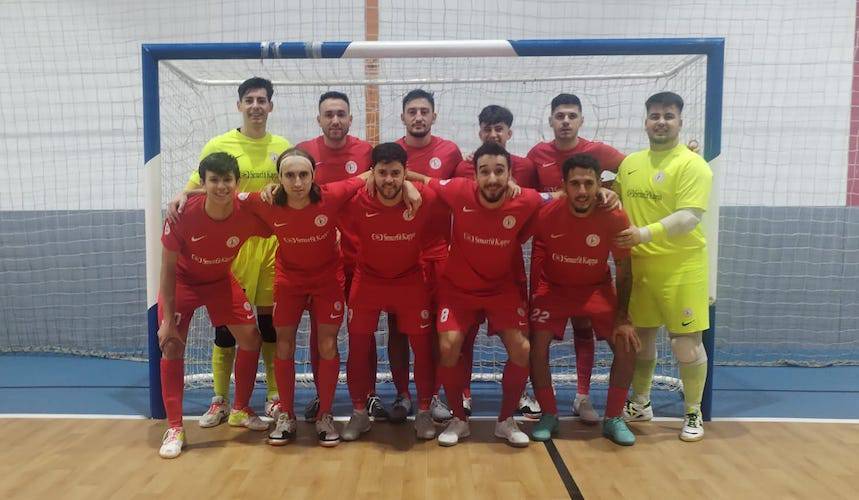 Formación del Smurfit WestRock en el Pabellón 'Pico del Campo' donde sorprendió al UD Alchoyano Forvide. / Foto: @LaPalmaFS.