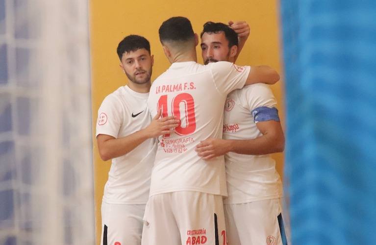 Los jugadores del Smurfit WestRock celebran uno de los goles anotados ante el CD Puntos Suspensivos. / Foto: @LaPalmaFS.